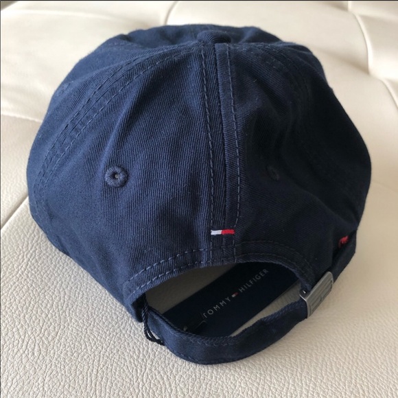 New Hilfiger baseball hat 🧢 - Picture 3 of 4